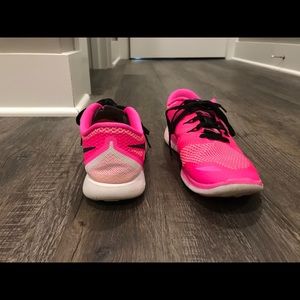 Pink Nike free run 5.0